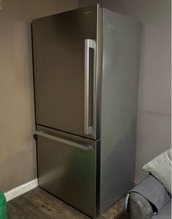 hisense 17.1-cu inch fridge