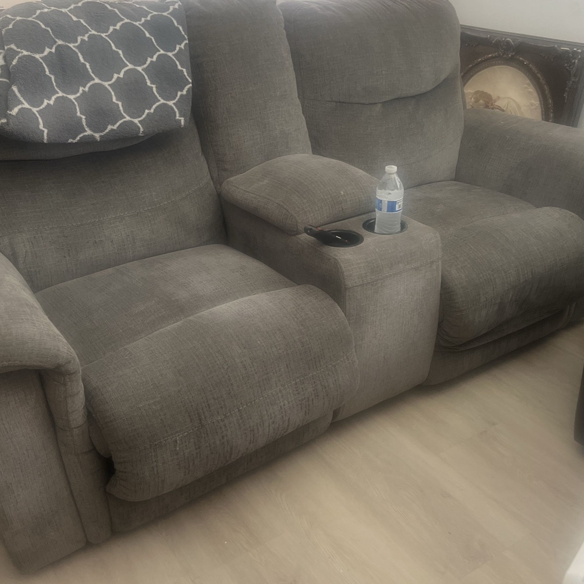Free Reclining Sofas