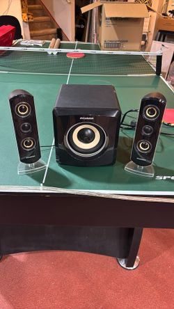 Computer Speakers All Connect To Phone. It’s Not Bluetooth.