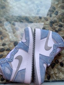 AIR JORDAN 1 HIGH OG HYPER ROYAL