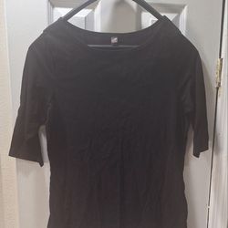 (BB - 44)   DISTRICT WOMEN'S BLACK T-SHIRT 