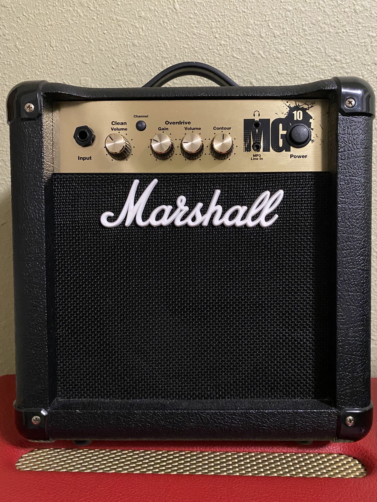 Marshall MG10 Combo Amp And Mooer Multi Effects Pod