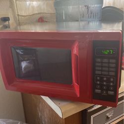 Microwave Red 700 Watts