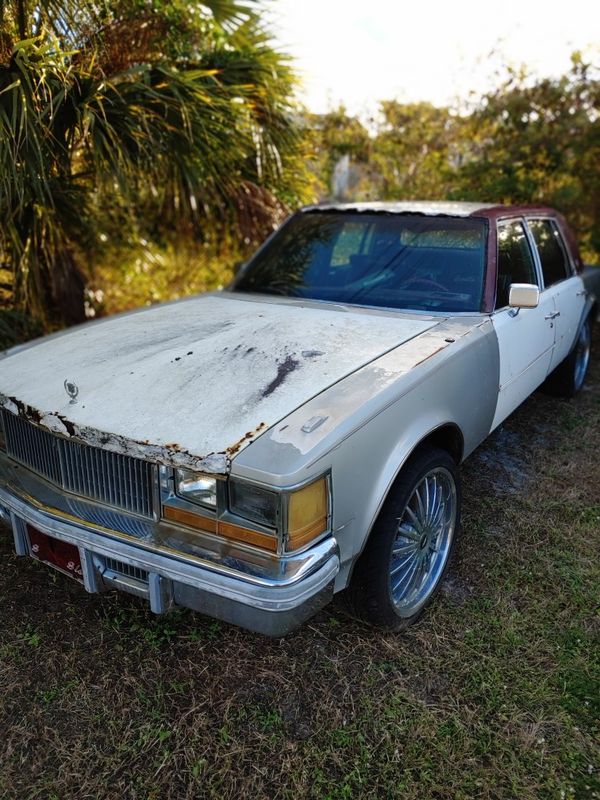 (Antique) 1975 Cadillac Seville (1st gen.) for Sale in Altamonte