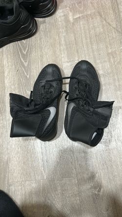 Nike women’s wrestling shoes size 6