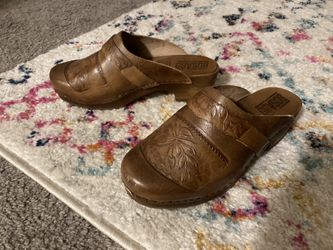 Clogs