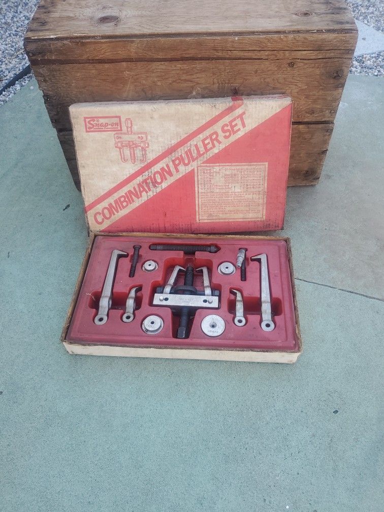 SNAP ON Combination Puller Set. In Original  Box,