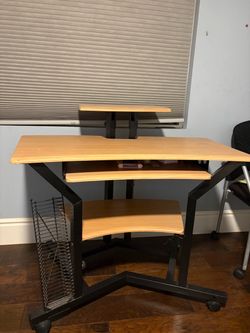 Computer desk