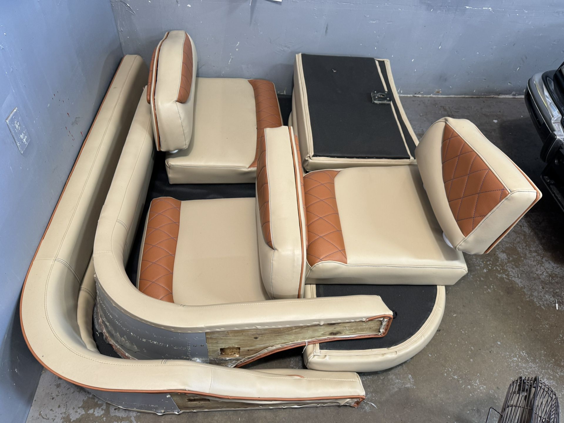 2001 Maxum 37 SCR exterior deck seats with full insert