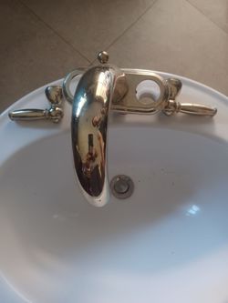 Gold bathroom sink fawcet