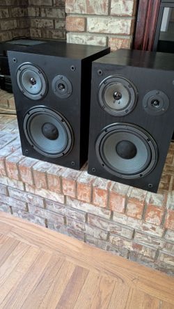 Yamaha Bookshelf Speakers (pair)
