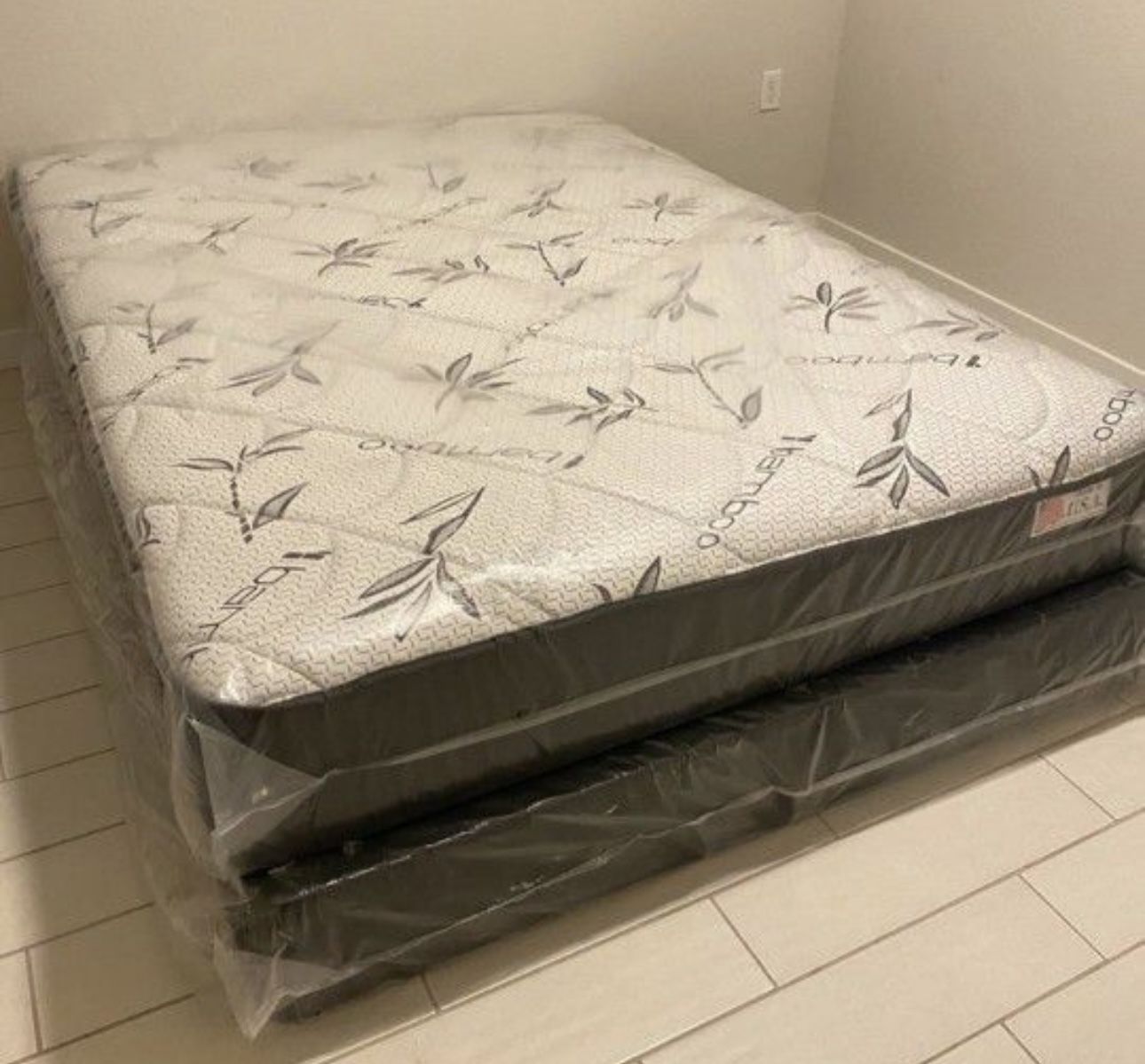 NEW MATTRESS QUEEN SIZE PLUSH WITH BOX SPRING