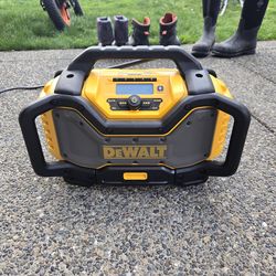 DeWalt 12V/20V Max Portable Bluetooth Radio
