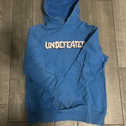 undefeated hoodie size M