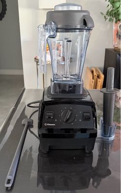 Vitamix Explorian E310 Blender – Like New, w/ Accessories