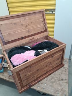 CEDAR CHEST