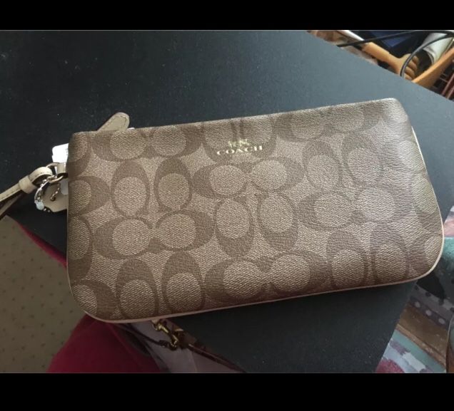 NEW Authentic COACH large wristlet