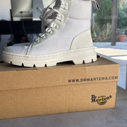 WHITE DR MARTENS (women’s)