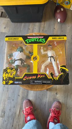 Michelangelo vs Daniel Larusso TMNT COBRA KAI