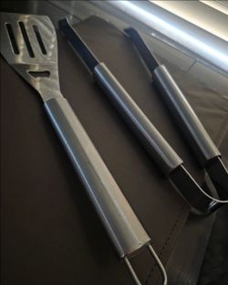 Free Picnic Time BBQ Pro Grill Set Spatula & Tongs