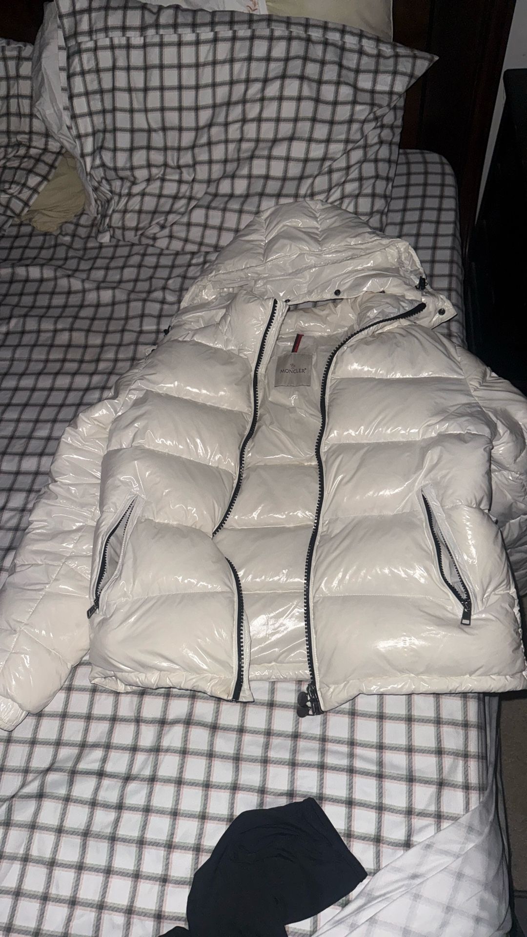 Moncler Puffer (Authentic)