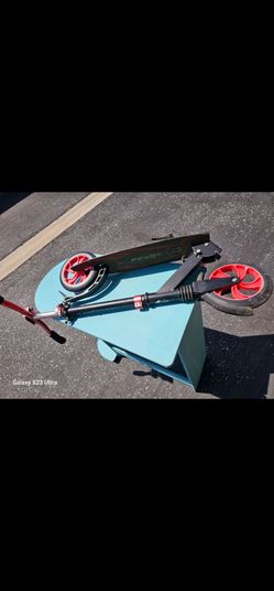 9" folding adult scooter ( H36" x L 26" x D 6.5" ) working great