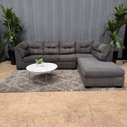 🛋️Ashley’s Pitkin Sectional sofa w/ Pullout bed (Delivery Available!! )