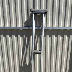 Medline Basic Aluminum Crutches