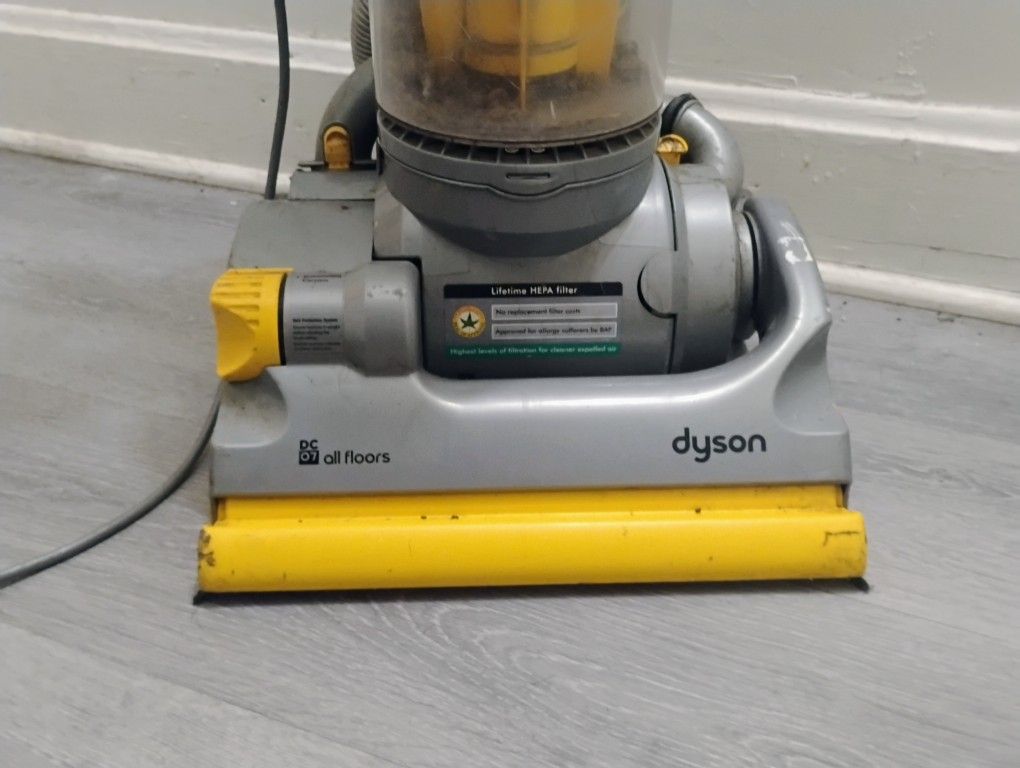 Dyson DC07