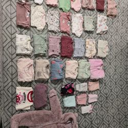 Huge Lot Of Baby Clothes / Onesies / Swaddles / Sleep Sacks / Towels / Beanies