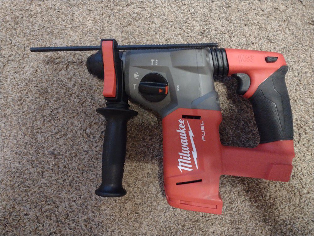 Milwaukee

M18 FUEL 18V Lithium-Ion Brushless Cordless SDS-Plus 1-1/8 in. Rotary Hammer Drill (Tool-Only)

