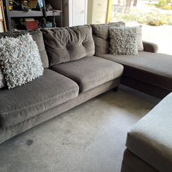 Macy’s Tufted Gray Sectional 