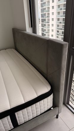 King bed with mattress