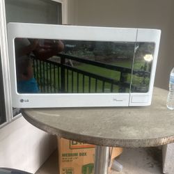 LG Microwave 