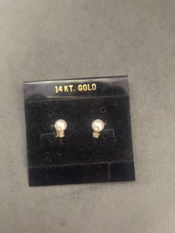 14k Small Pearl And Diamond Earrings 