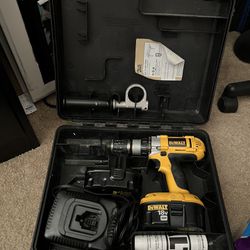 Dewalt 18 V Drill Driver Kit With Case And 2 Batteries 