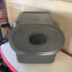 Reddy Food Container for Pets