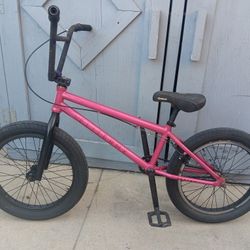 BMX.        ELITE.        20"tires 