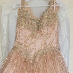 $500 Pink Quinceañera Dress With Bow / Petti Coat 