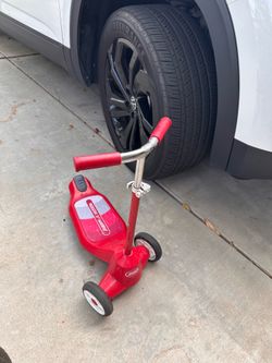 Radio Flyer kid scooter
