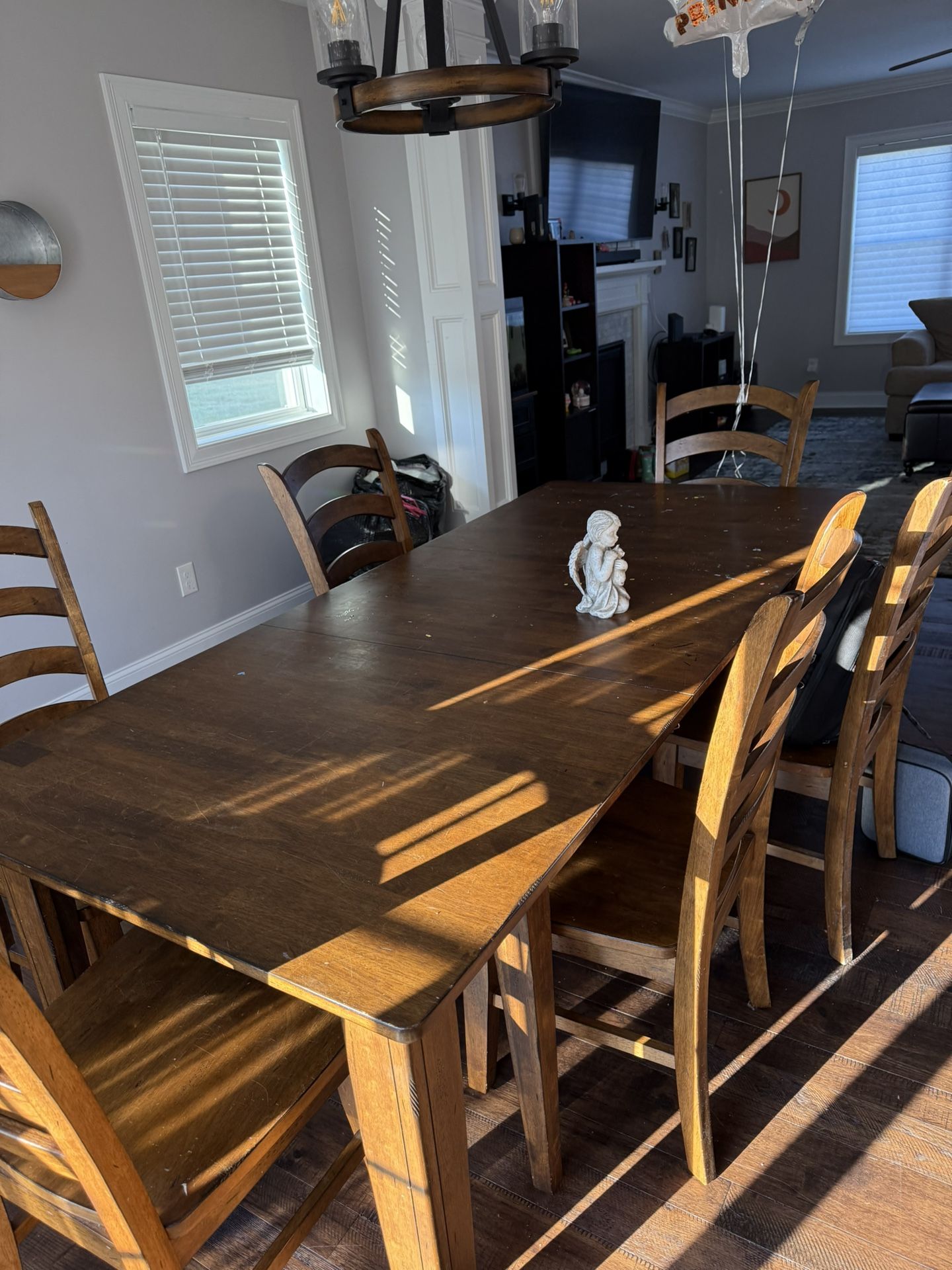 Dining Room Table & Chairs