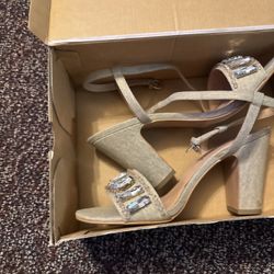 Ana Dillon Audrey Brooke Crystal Embellished Block Heel Sandals Natural size 10