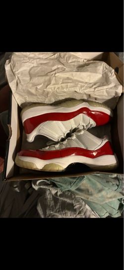 Jordan 11 low cherry sz10