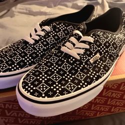 Van's Shoes (Size 10w - 8.5m) 
