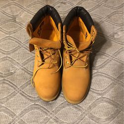 Size 10 M Timberland Boots