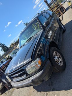 Parting out 2000 Ford Explorer parts
