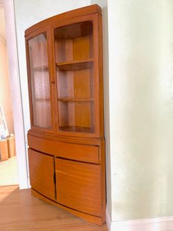 Corner hutch