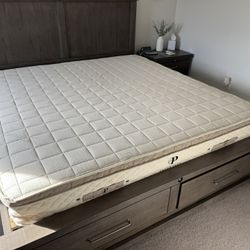 The Luxury Bliss Organic Hybrid Latex Mattress, King, Firmness: Med-Firm Like New, Perfect Condition