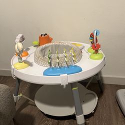 Baby skip hop activity center