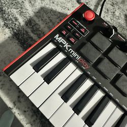 Akai MPK Mini Play